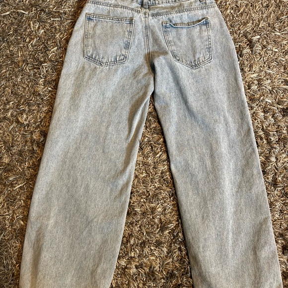 Edikted Petite Raelynn Washed Low Rise Jeans - Picture 3 of 4